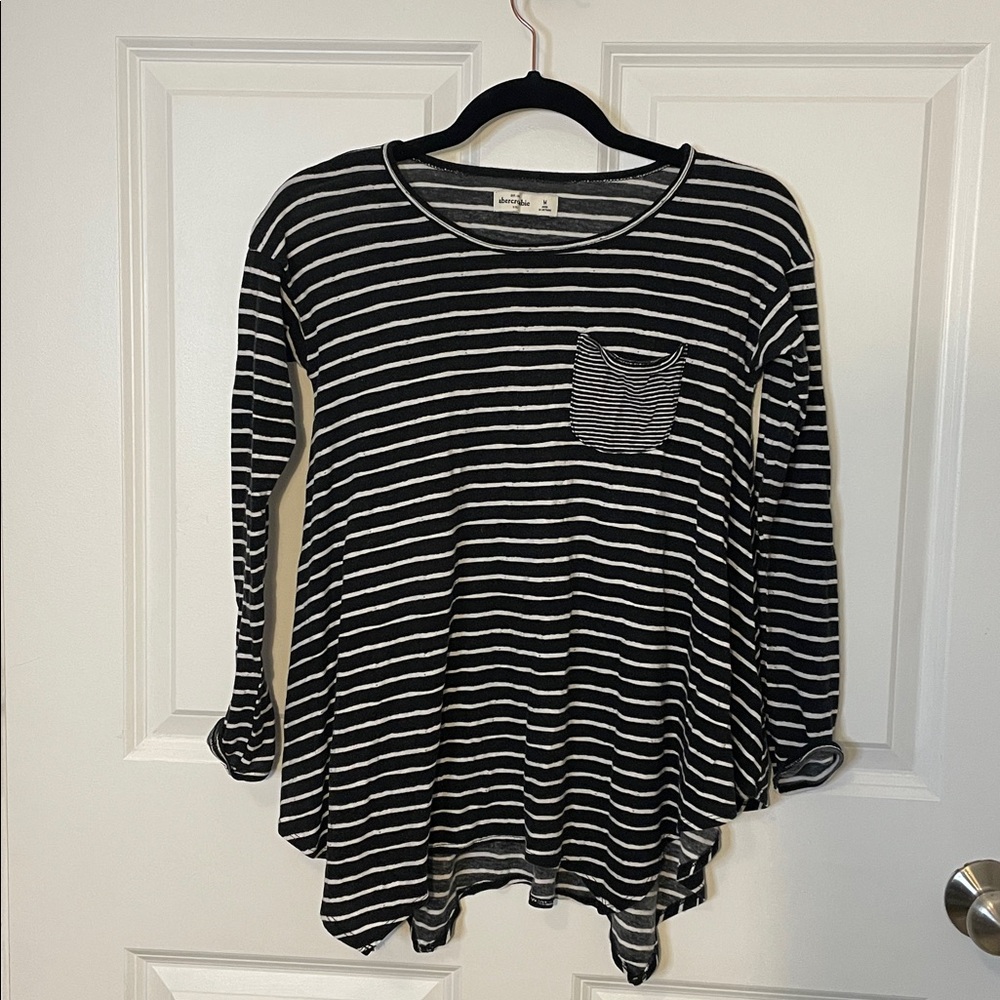 Abercrombie kids Gray and White lightweight Mock Distressed Striped Top Kids Med